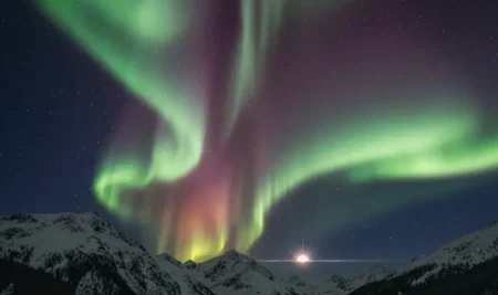 Ilustración del 'último acto' del sol con auroras boreales y su significado espiritual.